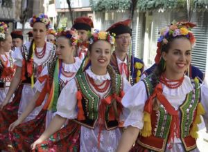 Traditional-clothes-poland-polyglotclub.jpg