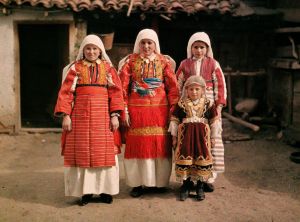 Women from Smilevo, 1913.jpg