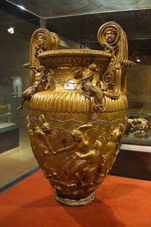Cratère de Derveni 0001.jpg